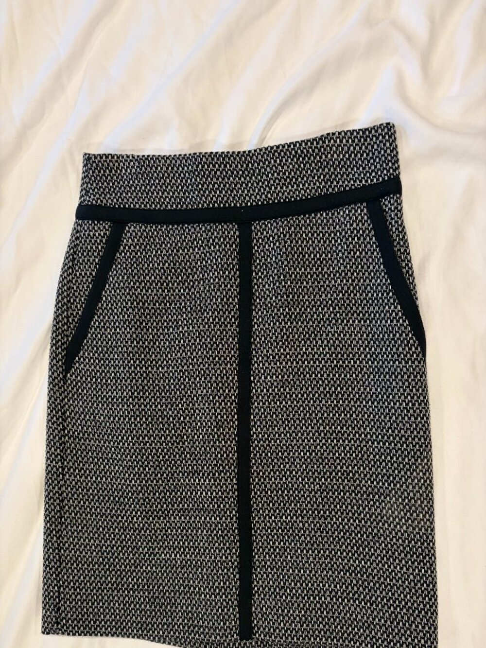 LOFT Black White Tweed Pocket Mini Skirt - Size 4